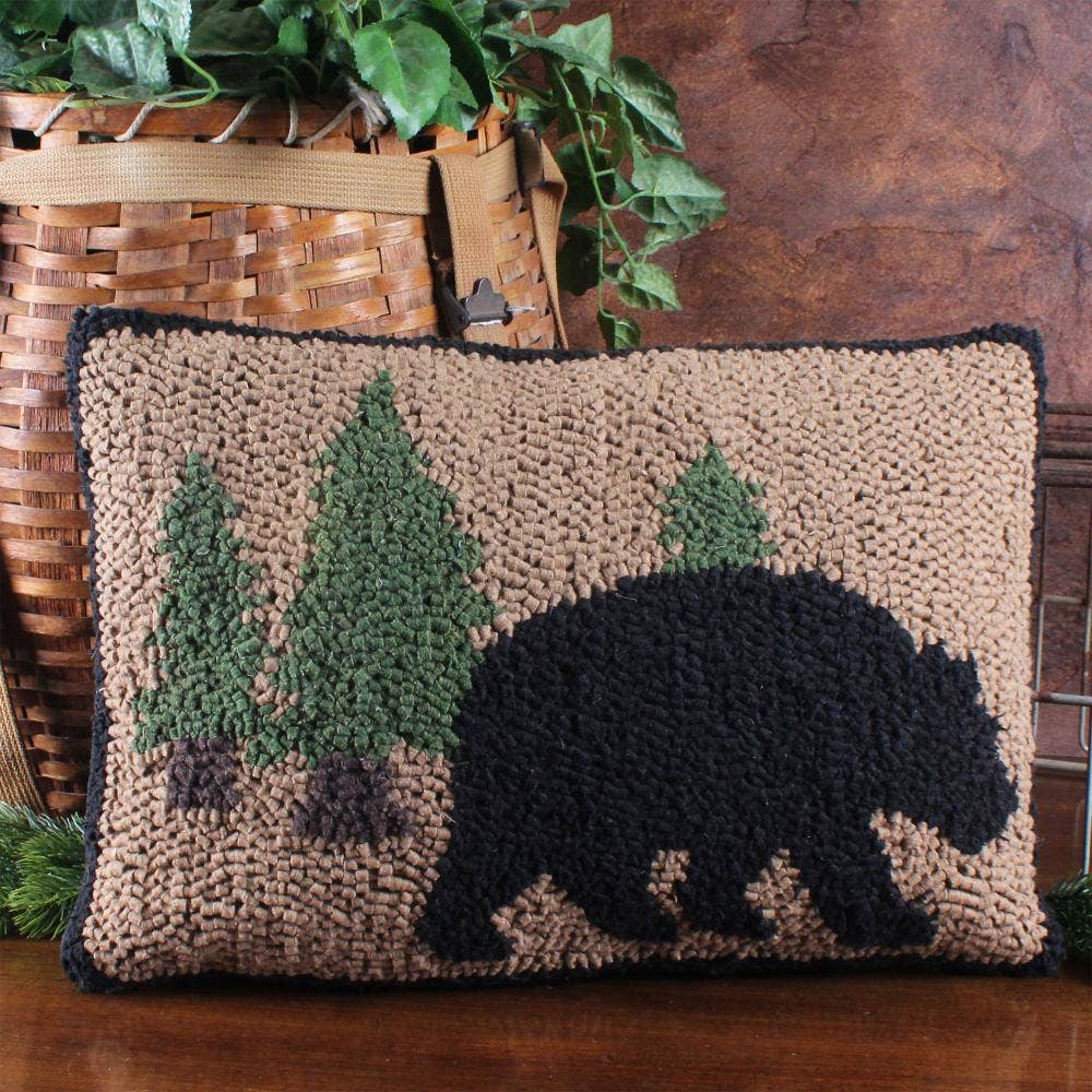 Black Bear Hooked 14x20 Pillow PL140104